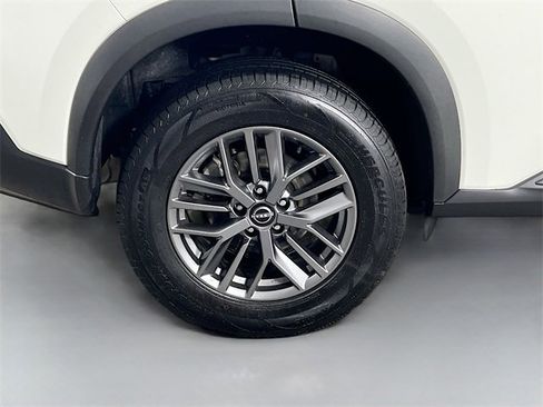 Used 2023 Nissan Rogue S image 33