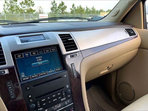 Used 2009 Cadillac Escalade ESV image 34