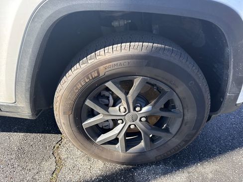 Used 2024 Jeep Grand Cherokee L Altitude image 11