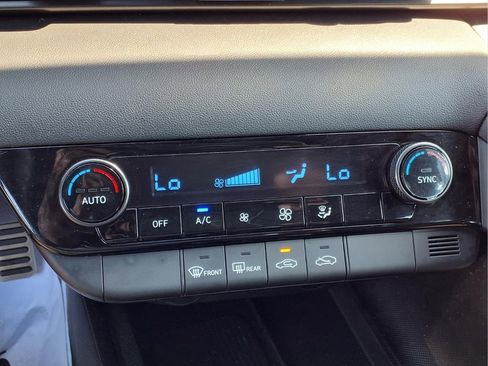 Used 2025 Hyundai Elantra Sport FWD image 12
