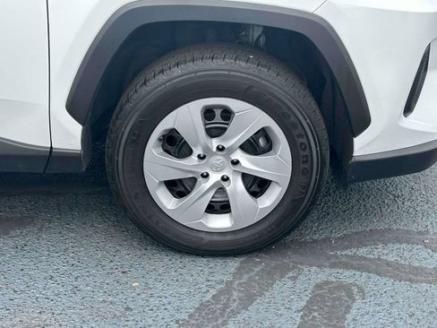 Used 2025 Toyota RAV4 LE AWD/4WD image 7