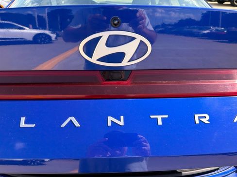 Used 2024 Hyundai Elantra SEL FWD image 12