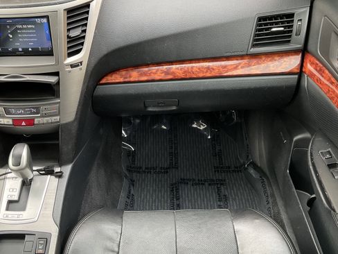 Used 2010 Subaru Outback 2.5i Limited image 22