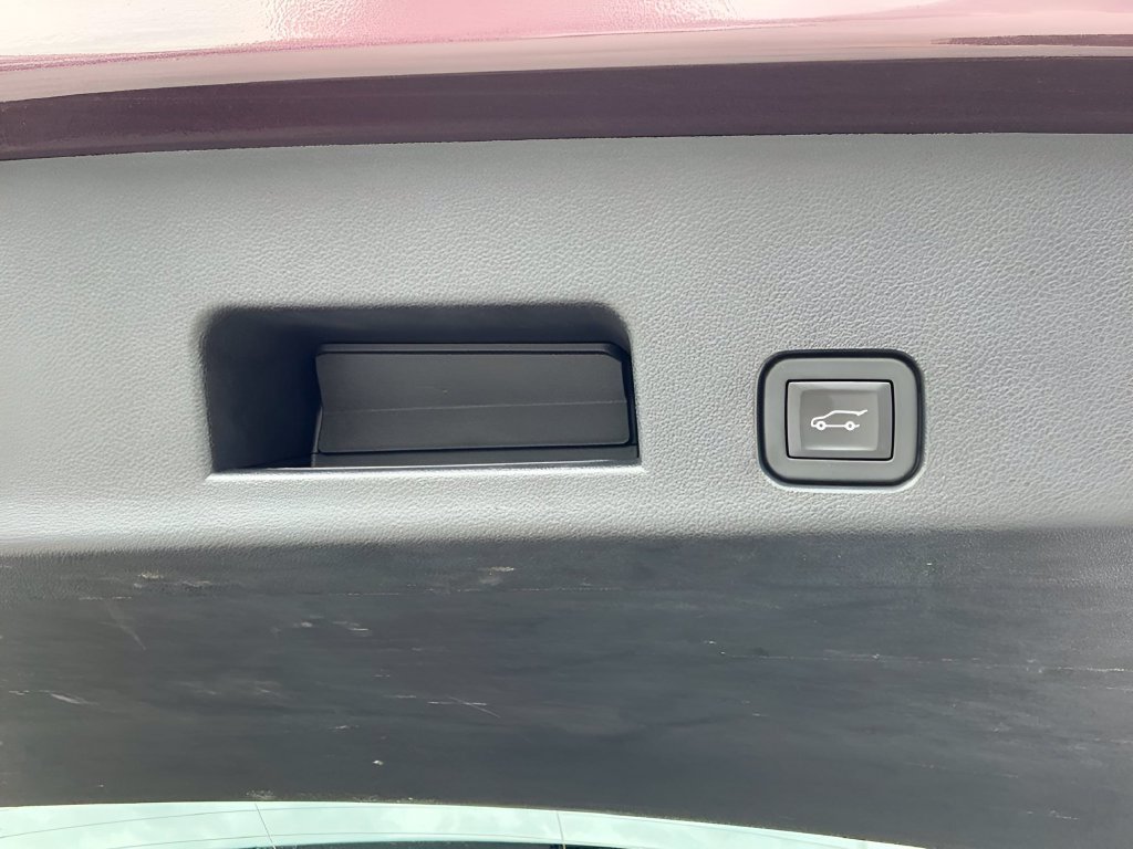 Used 2025 GMC Acadia Elevation FWD image 42