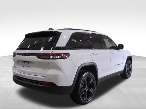Used 2023 Jeep Grand Cherokee Altitude AWD/4WD image 29