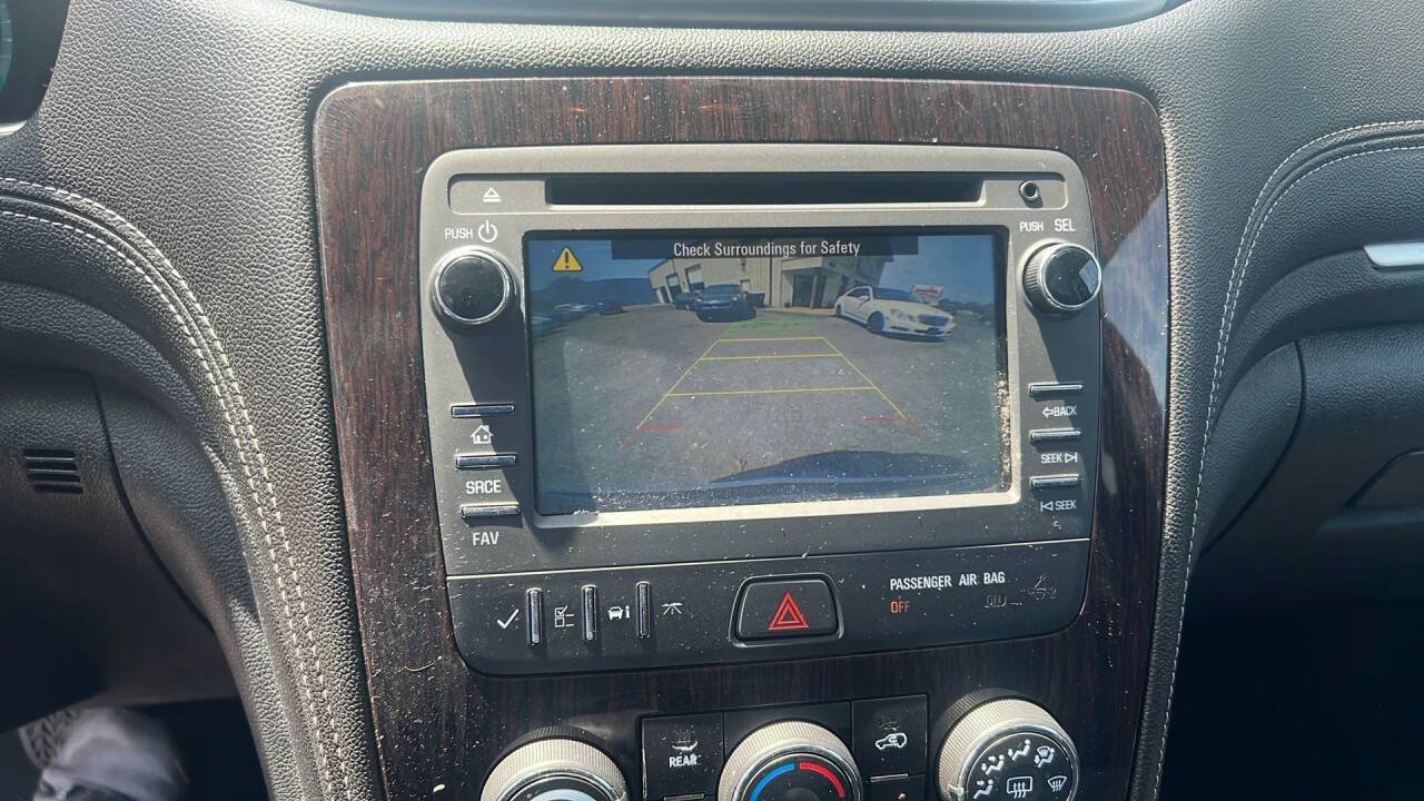 Used 2017 Chevrolet Traverse LT w/ Style and Technology Package AWD/4WD image 13