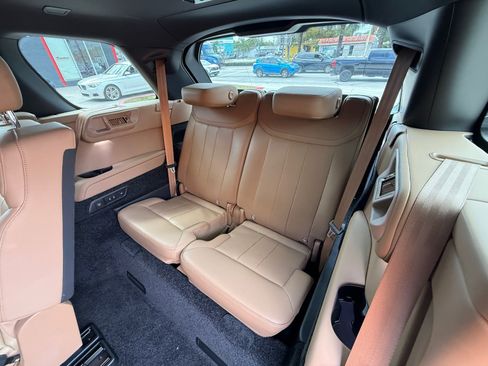 Used 2025 Land Rover Range Rover Long Wheelbase SE image 13