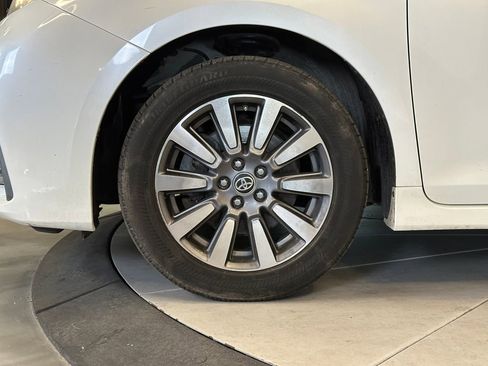 Used 2020 Toyota Sienna XLE w/ XLE Navigation Package AWD/4WD image 27