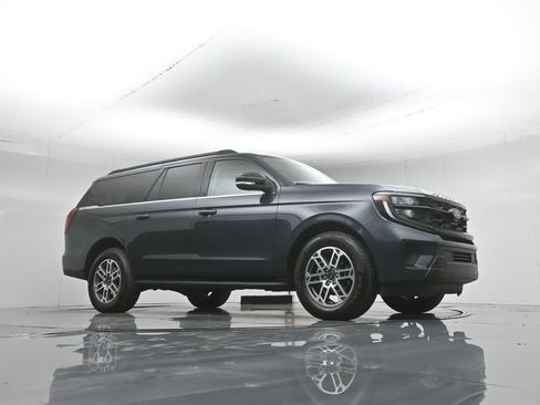 Used 2025 Ford Expedition Max Active RWD image 4