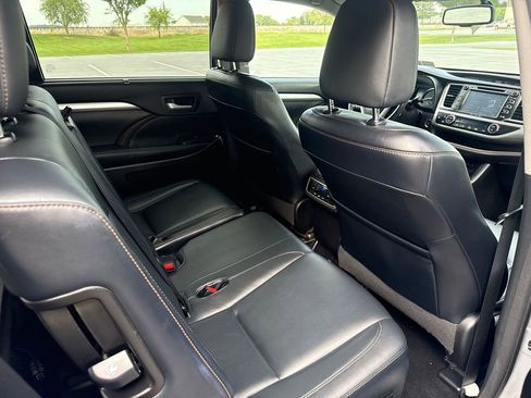Used 2016 Toyota Highlander XLE AWD/4WD image 13