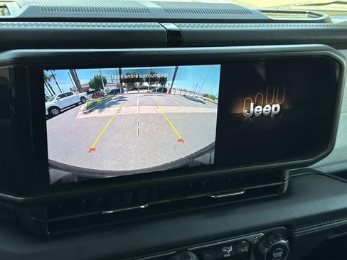 Used 2024 Jeep Wrangler Sahara image 14