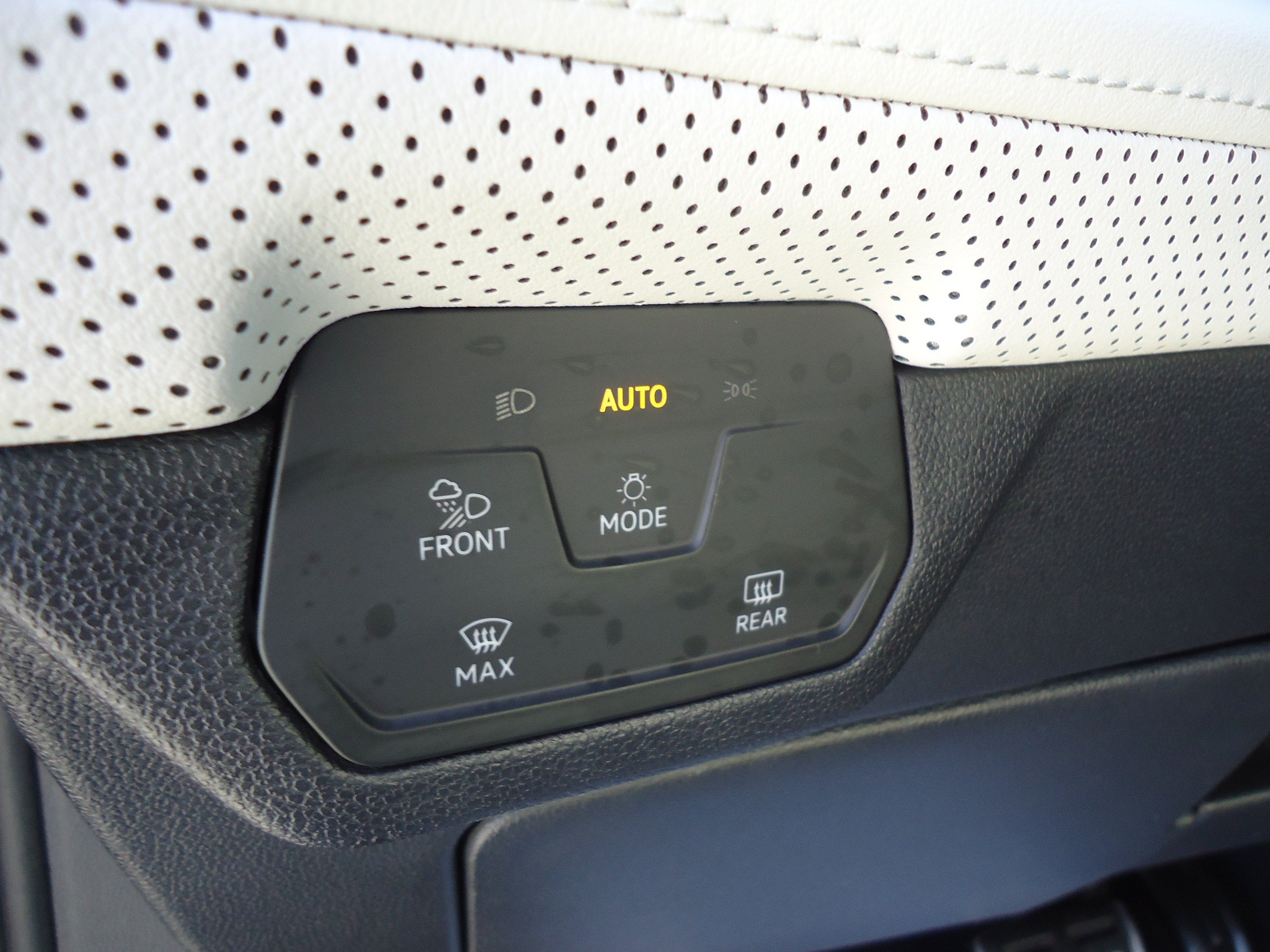 Used 2024 Volkswagen Atlas Cross Sport SEL Premium R-Line AWD/4WD image 14