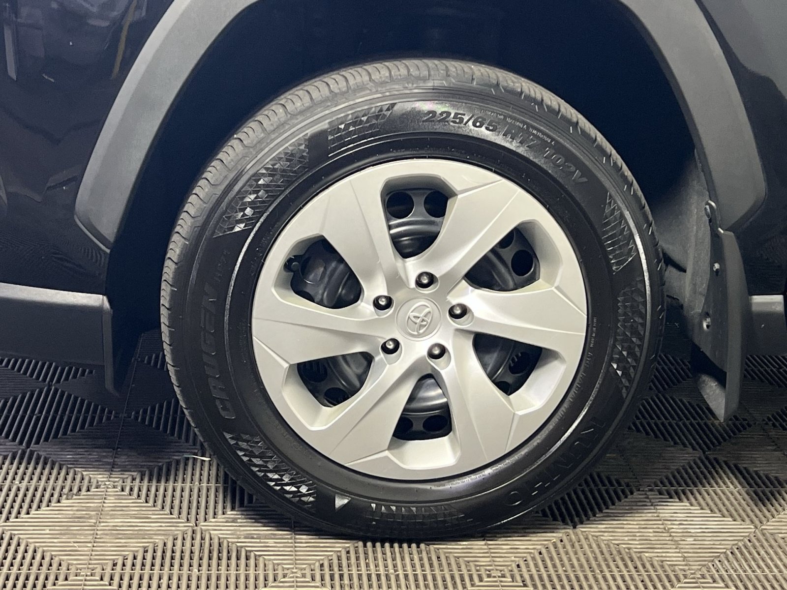 Used 2020 Toyota RAV4 LE w/ All Weather Liner Package AWD/4WD image 12