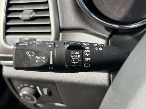 Used 2020 Jeep Grand Cherokee Limited AWD/4WD image 24