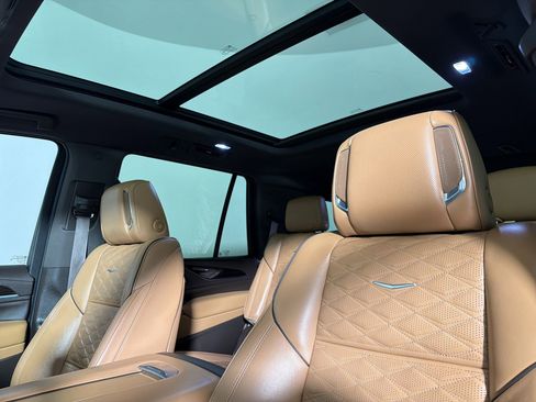 Used 2023 Cadillac Escalade Premium Luxury AWD/4WD image 14