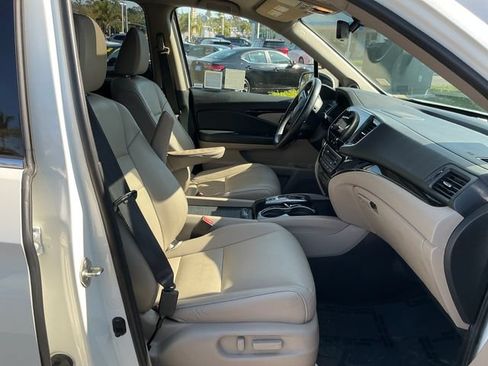 Certified 2019 Honda Pilot Touring image 32