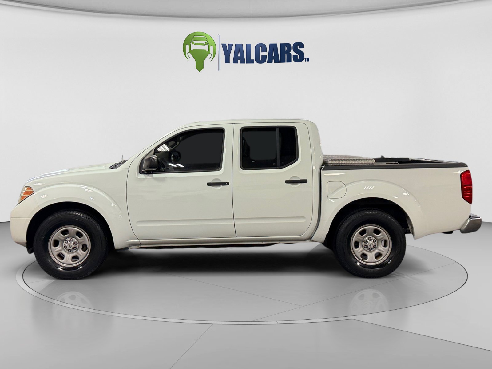 Used 2017 Nissan Frontier SV w/ SV Value Truck Package RWD image 2