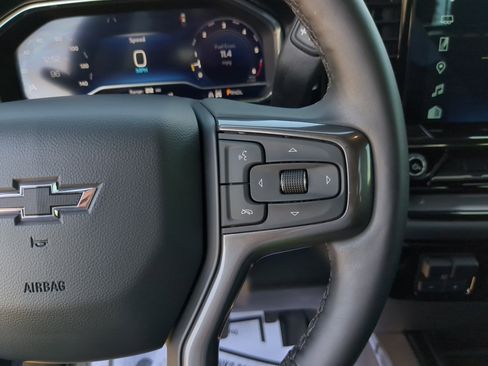 Used 2025 Chevrolet Silverado 2500 ZR2 w/ Technology Package image 31