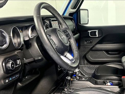 Used 2023 Jeep Wrangler Unlimited Sahara w/ Cold Weather Group AWD/4WD image 13