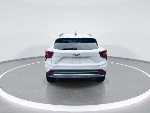 Used 2025 Chevrolet Trax LT w/ LT Convenience Package FWD image 8