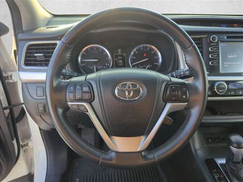 Used 2014 Toyota Highlander XLE FWD image 10