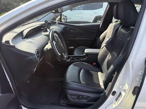 Used 2018 Toyota Prius Four Touring w/ Protection Package image 10