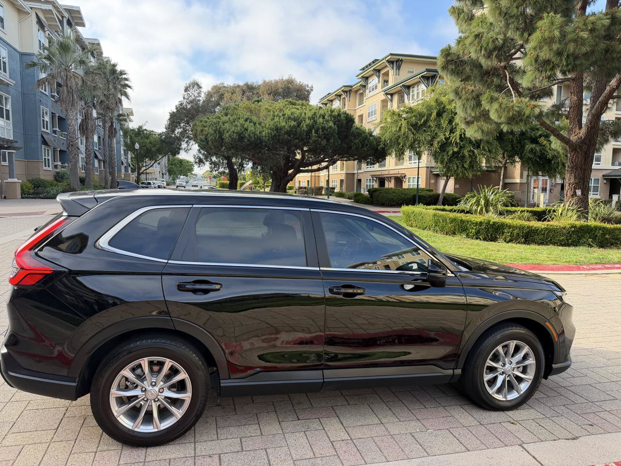 Used 2025 Honda CR-V EX-L image 32