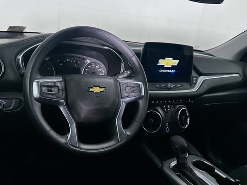 Used 2025 Chevrolet Blazer LT image 18