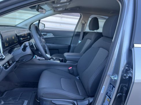 New 2025 Kia Sportage LX image 10