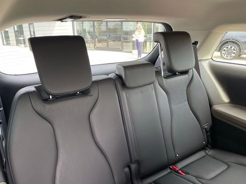 New 2026 Kia Carnival FWD image 28