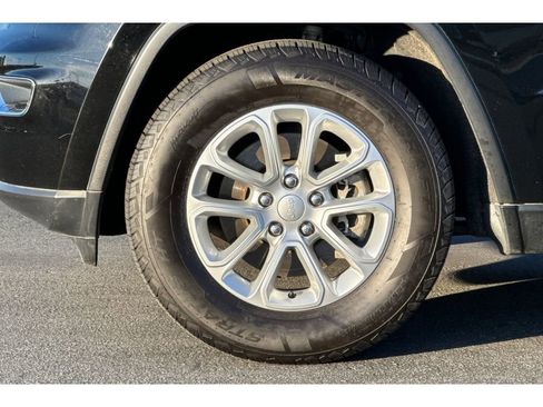 Used 2021 Jeep Grand Cherokee Laredo X image 32