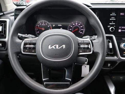 Used 2022 Kia Sorento LX image 5