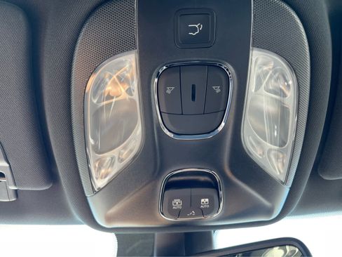 New 2025 Jeep Compass Latitude w/ Sun & Sound Group image 18