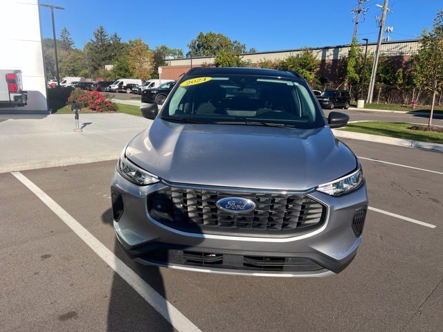 Used 2024 Ford Escape Active w/ Tech Pack #1 AWD/4WD image 2