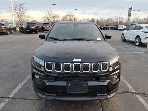 Used 2024 Jeep Compass Latitude w/ Sun and Sound Group AWD/4WD image 12
