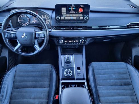 Used 2022 Mitsubishi Outlander SE image 17