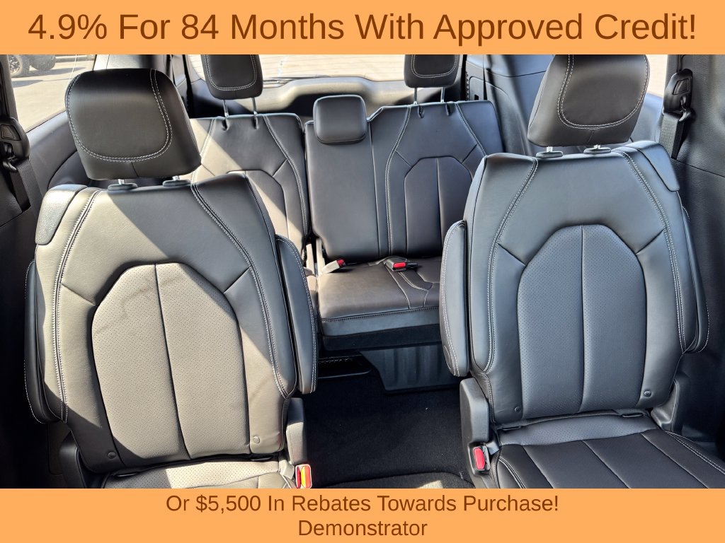 New 2026 Chrysler Pacifica Select FWD image 13