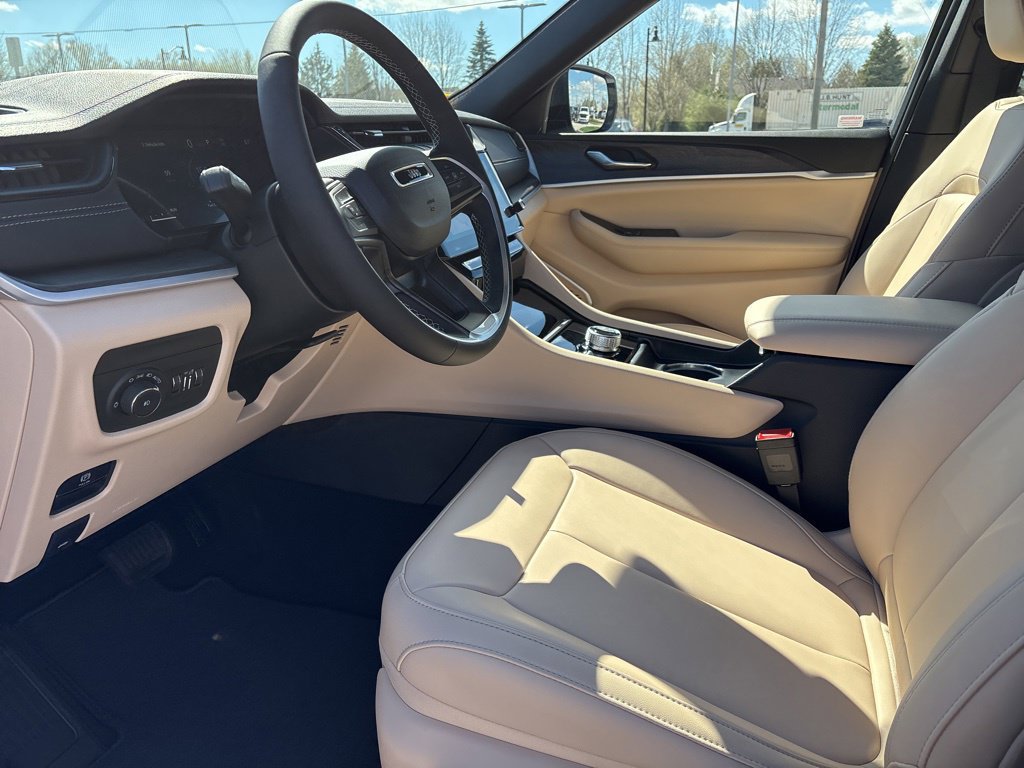 New 2026 Jeep Grand Cherokee Limited AWD/4WD image 7