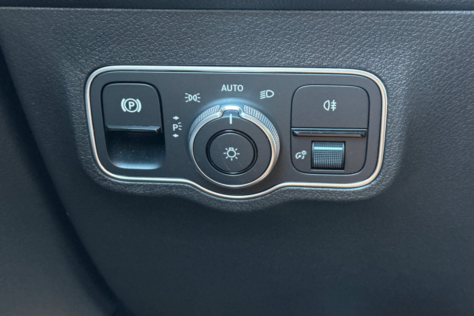 Certified 2023 Mercedes-Benz EQB 300 4MATIC image 35