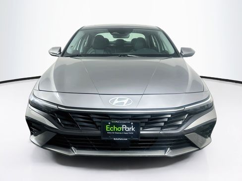 Used 2025 Hyundai Elantra Limited FWD image 2