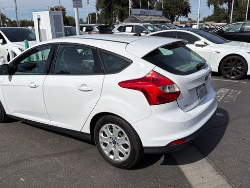 Used 2012 Ford Focus SE FWD image 2