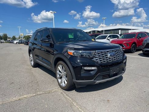 Used 2022 Ford Explorer Platinum w/ Equipment Group 601A AWD/4WD image 3