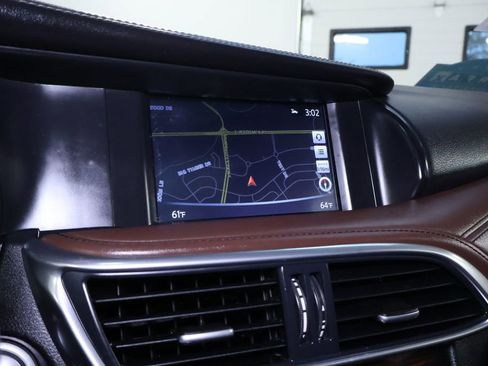 Used 2018 INFINITI QX30 Premium w/ Navigation Package image 24