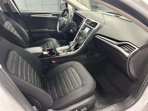 Used 2016 Ford Fusion SE FWD image 11