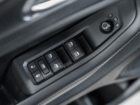 New 2025 Jeep Grand Cherokee Altitude image 37