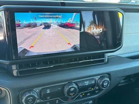 New 2025 Jeep Gladiator Sport image 29