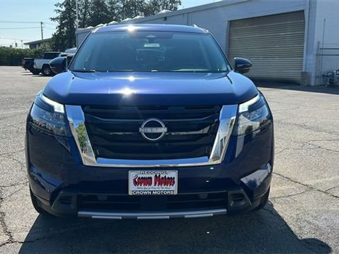 New 2025 Nissan Pathfinder SL w/ Cargo Package image 8