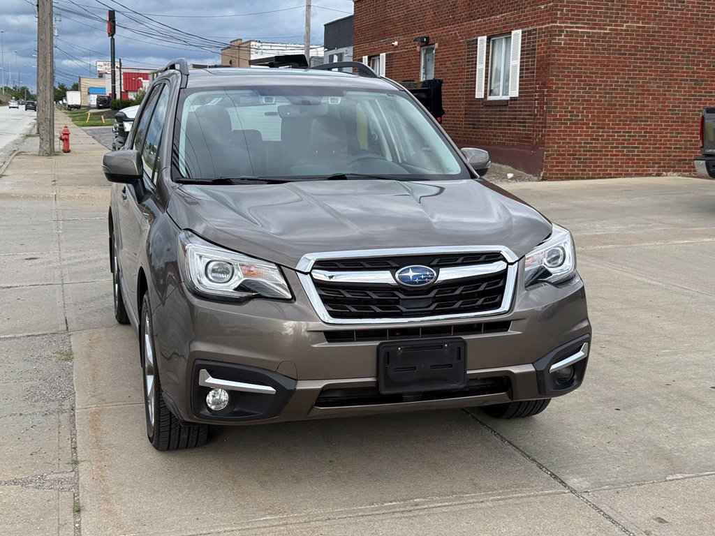 Used 2017 Subaru Forester 2.5i Touring AWD/4WD image 3