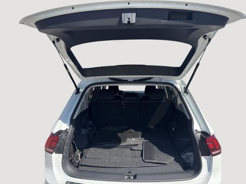 Used 2023 Volkswagen Tiguan SE image 10