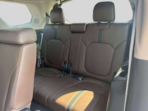Used 2025 Honda Pilot Elite image 15